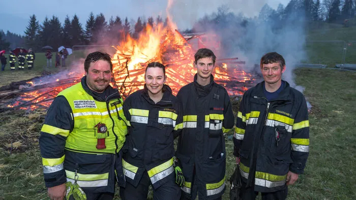 Die Freiwilligen Feuerwehr Kalvarienberg sorgte für Sicherheit beim Abbrennen des Osterfeuers.