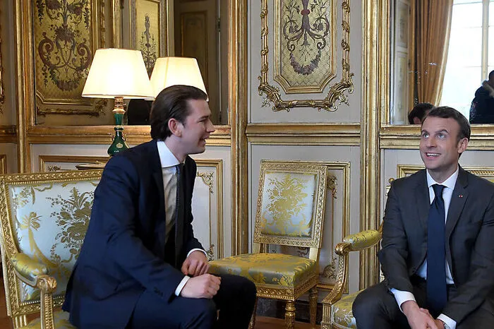 Macron über Kurz: Er habe mit ihm auch eine "offene Diskussion" über die FPÖ geführt, "ausschlaggebend" sei aber die "europäische Ambition" des Kanzlers und das Regierungsprogramm, "das absolut den europäischen Werten entspricht".
