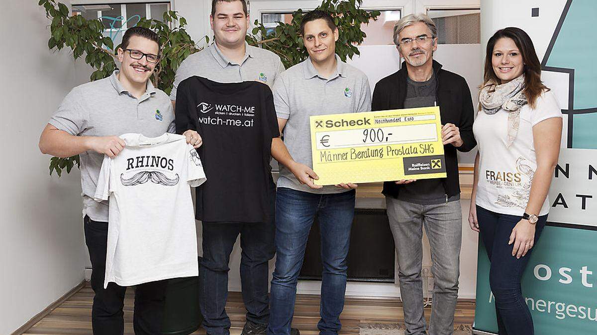 Die „Rhinos“ konnten 900 Euro überreichen