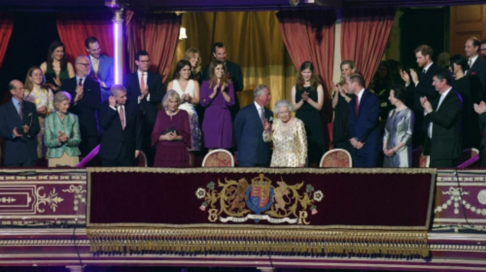 Bei dem Konzert in der Londoner Royal Albert Hall wurde Queen Elizabeth am Samstagabend von ihrer Familie begleitet.