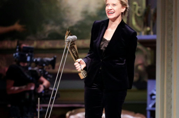 Caroline Peters gewann mit ihrem Part in "Hotel Strindberg" am Akademietheater.