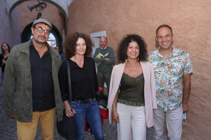 Karen Asatrian (ganz rechts) ist Komponist und Pianist, unterrichtet an der Wiener Privatuniversität für Musik und freut sich mit Mutter Anna über den musikalischen Werdegang ihres Sohnes Erik, der nun in Gmünd sein Debüt gibt.