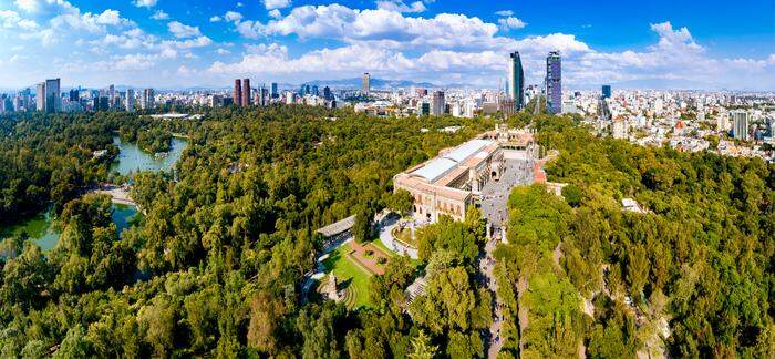 Schloss Chapultepec liegt auf dem Gipfel des „Heuschreckenhügels“ 