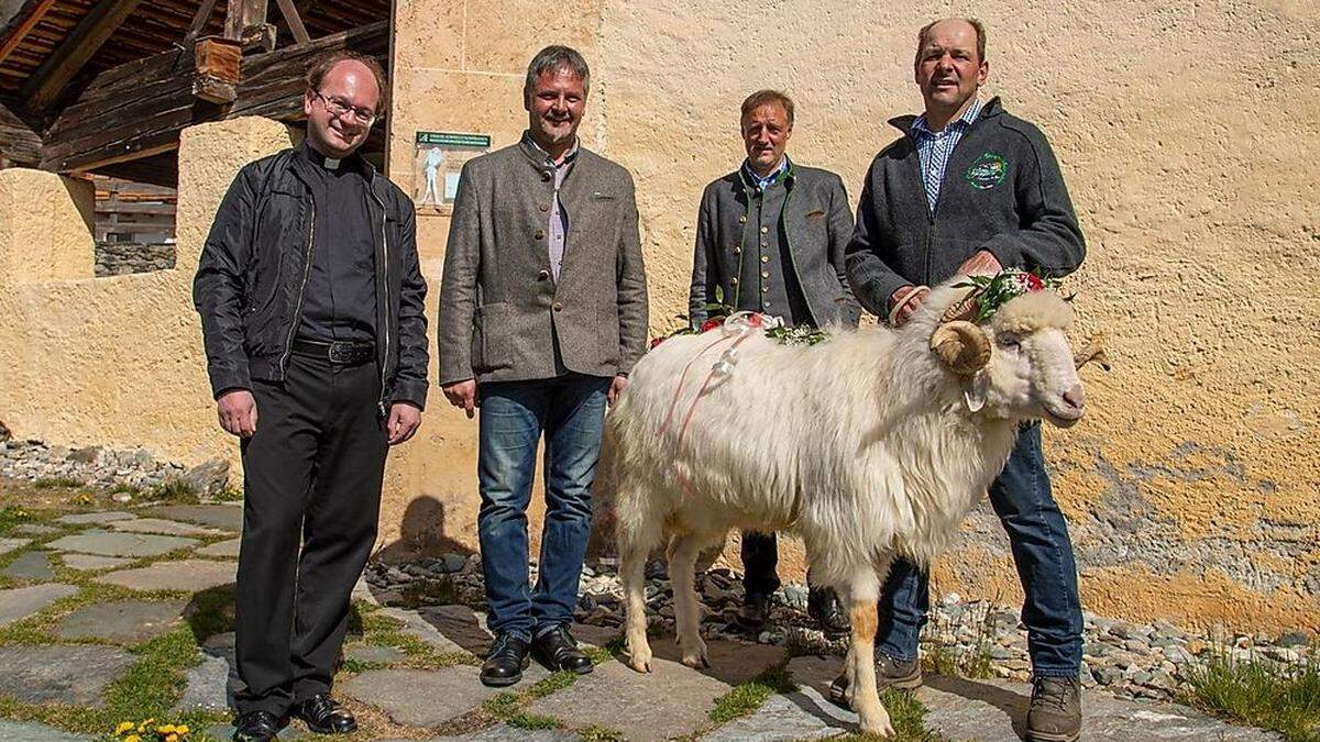 Pfarrer Ferdinand Pittl, Josef Kratzer, Messner Franz Wurnitsch und Hans Steiner