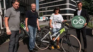 Annemarie Konrad-Schreck bei der Übergabe ihres Steirerbikes