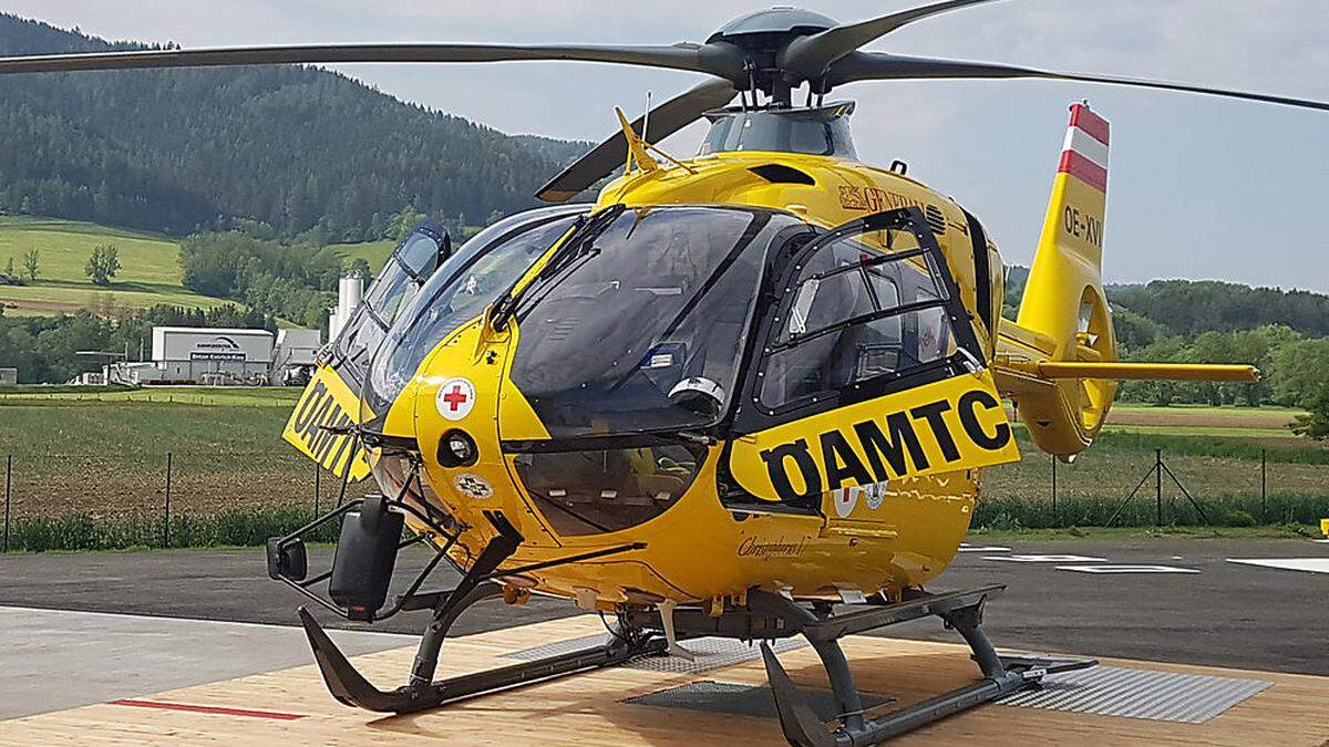 Der Jugendliche wurde mit dem Rettungshubschrauber ins LKH Graz geflogen