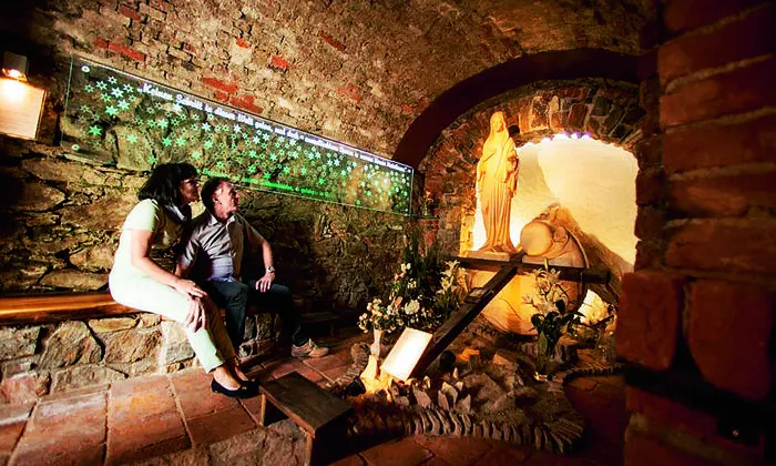 Zur Ruhe kommen: in der Friedensgrotte beim Hauptplatz