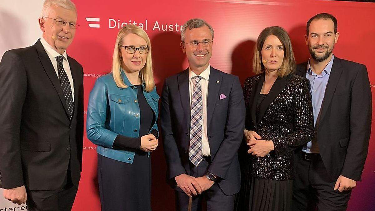 Margarete Schramböck und Norbert Hofer, FFG-Chefs Henrietta Egerth, Klaus Pseiner. Andreas Tschas, DIA (r.) 