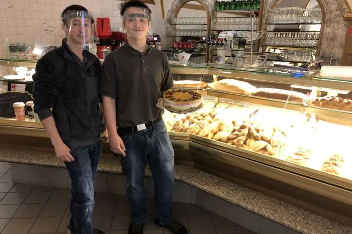 Erst kurz vor der Corona-Krise hat das Café Judenburg eröffnet, nun hofft Inhaber Christoph Wötzl mit Bruder René auf Kundschaft