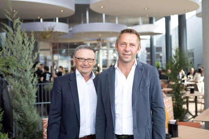 „Gastronomie hat definitiv an Anziehungskraft gewonnen“, bestätigen Christian Guzy und Martin Klein, Eigentümer der ShoppingCity Seiersberg. „Seit wir unser Center eröffnet haben, waren Foodangebote immer Bestandteil unserer Planung. Mit unserer neuen Gastro-Offensive schaffen wir gemeinsam mit unseren Partnern nicht nur einen neuen Qualitätsmaßstab in der shopping-begleitenden Kulinarik, sondern auch einen Mehrwert für die gesamte Region.“ 