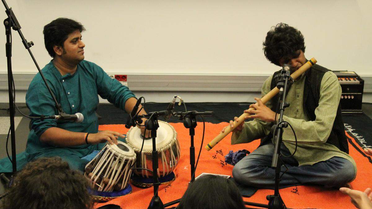 Hinter indischer Musik stecken oft komplexe Rhythmen und Zyklen 