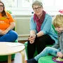Nico mit den Therapeutinnen der Esslernschule