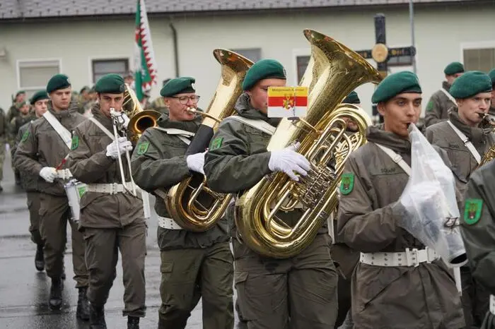 Umrahmt wurde die Feierlichkeit von der Militärmusik Kärnten unter Kapellmeister Dietmar Pranter. 