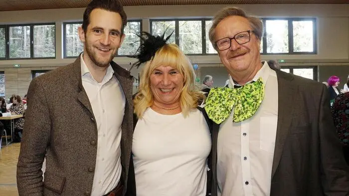 Beim großen Rosenmontag-Ball der Senioren im Kulturzentrum von Bad Blumau begrüßte Seniorenbund-Obmann Franz Hanfstingl viele prominente Gesichter, wie Landtagsabgeordneten Lukas Schnitzer, die beiden Seniorenbund-Bezirksobmänner Florian Kohlhauser (Hartberg) und Heinrich Novak (Fürstenfeld) oder Bürgermeister Manfred Schaffer.