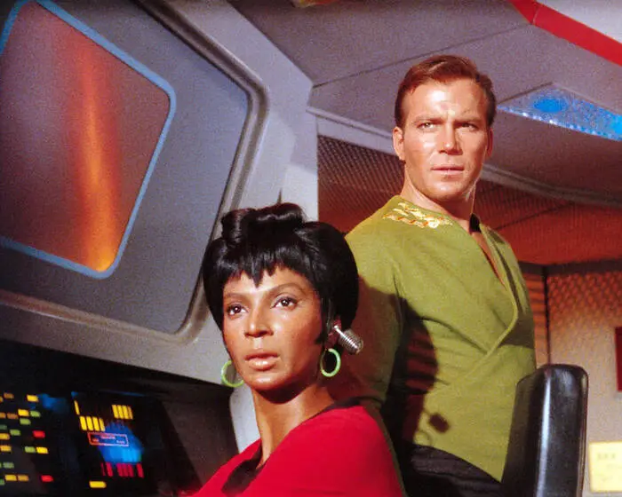 Nichelle Nichols als Lieutenant Uhura und William Shatner als Captain James T. Kirk