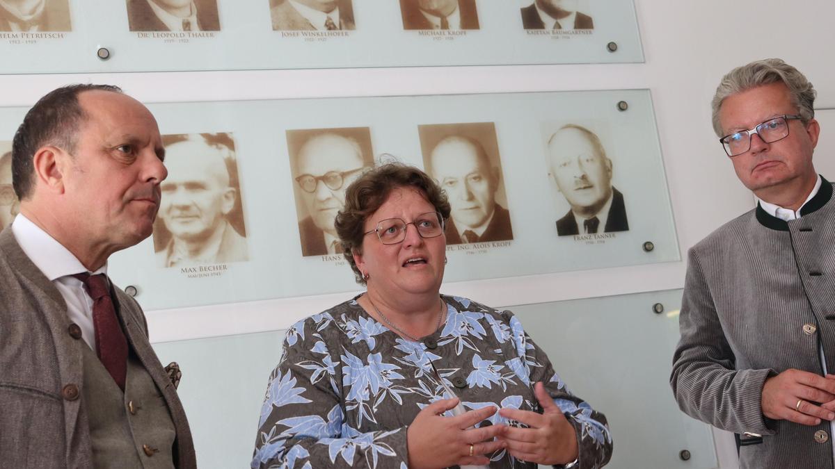 Christoph Stark (Gleisdorfs Bürgermeister und Nationalratsabgeordneter), Silvia Karelly (Fischbachs Bürgermeisterin und Landtagsabgeordnete) und Christopher Drexler (steirischer Landeshauptmann)