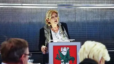 Bürgermeisterin Maria-Luise Mathiaschitz stellt den Rechnungshofbericht vor.