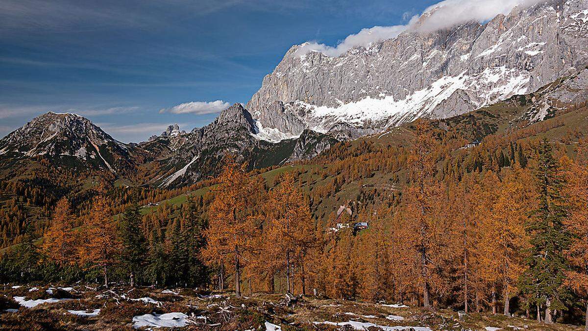 Herbstlich bunt zeigt sich das Ramsauer Almengebiet am Fuße des Dachsteins