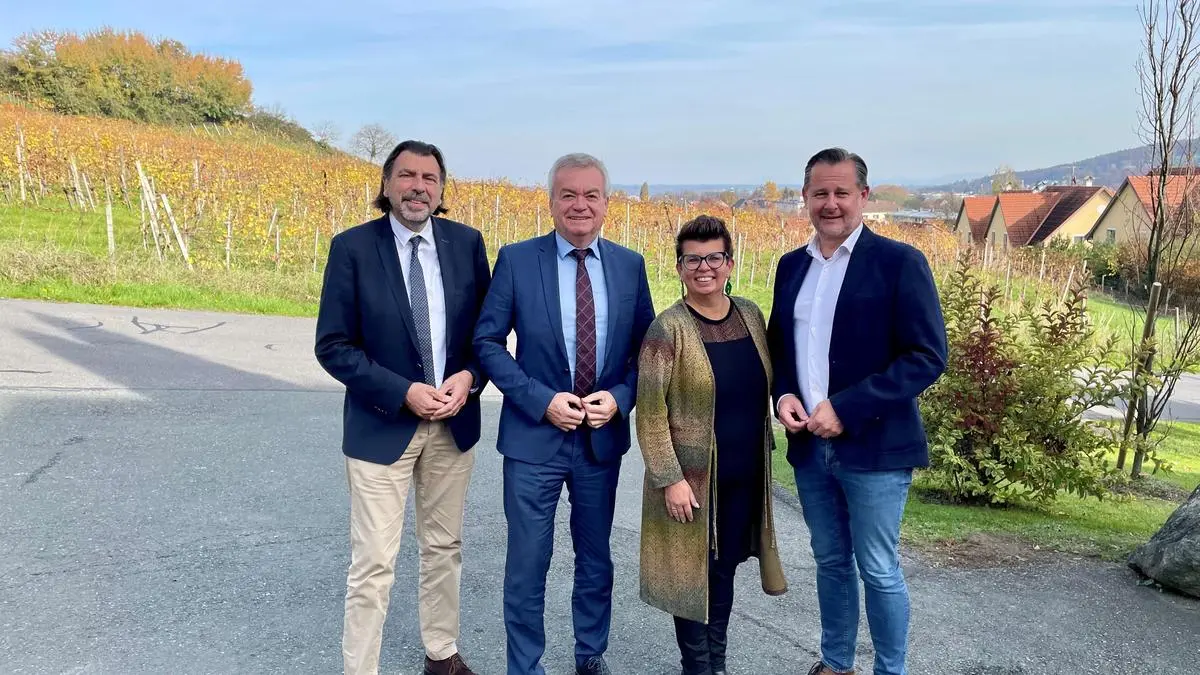 Bürgermeister Josef Wallner, Landeshauptmann-Stellvertreter Anton Lang und die Landtagsabgeordneten und Spitzenkandidaten Bernadette Kerschler und Andreas Thürschweller