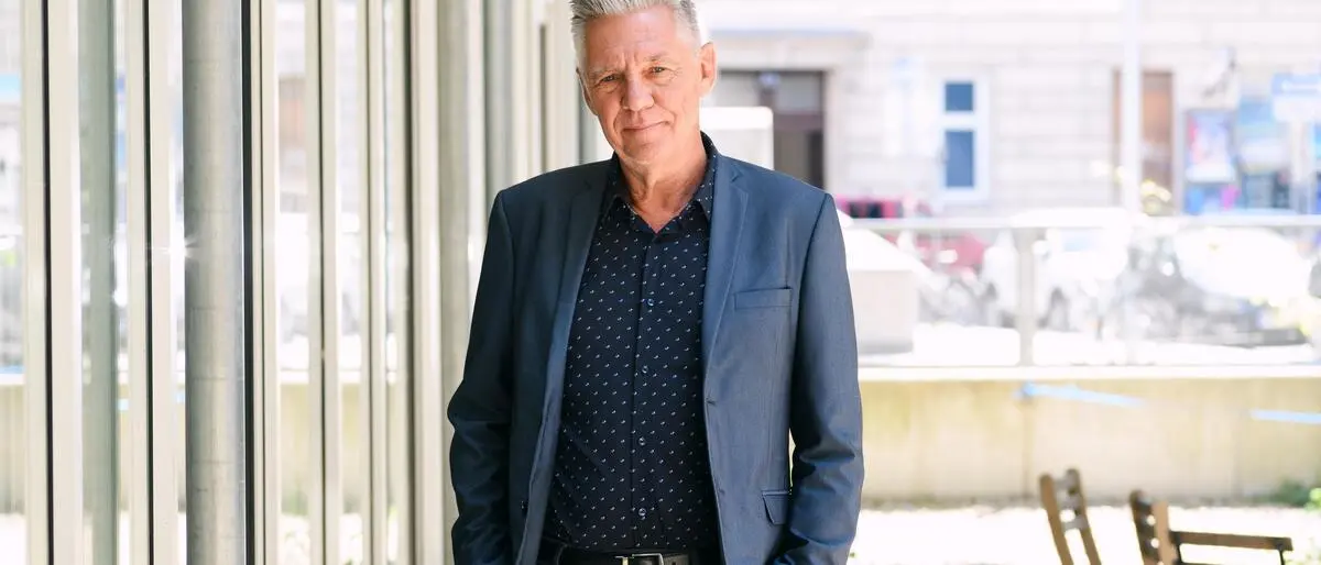 Ruud Koopmans sieht die mangelnde Identifikation mit den Einwanderungsländern auch als Folge mangelnden Selbstbewusstseins. „Wenn man selbst nicht an sich glaubt, dann muss man sich auch nicht wundern, dass andere auch nicht an einen glauben“, sagt der Migrationsforscher