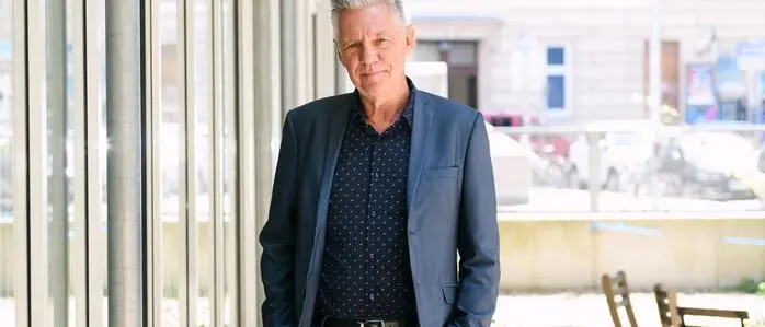 Ruud Koopmans sieht die mangelnde Identifikation mit den Einwanderungsländern auch als Folge mangelnden Selbstbewusstseins. „Wenn man selbst nicht an sich glaubt, dann muss man sich auch nicht wundern, dass andere auch nicht an einen glauben“, sagt der Migrationsforscher