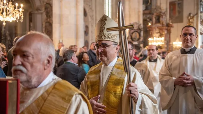 Mit Hunderten Gläubigen feierte Bischof Wilhelm Krautwaschl den Ostersonntag im Grazer Dom.