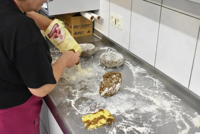 Edith Breiner hat bei der Zubereitung reichlich Routine