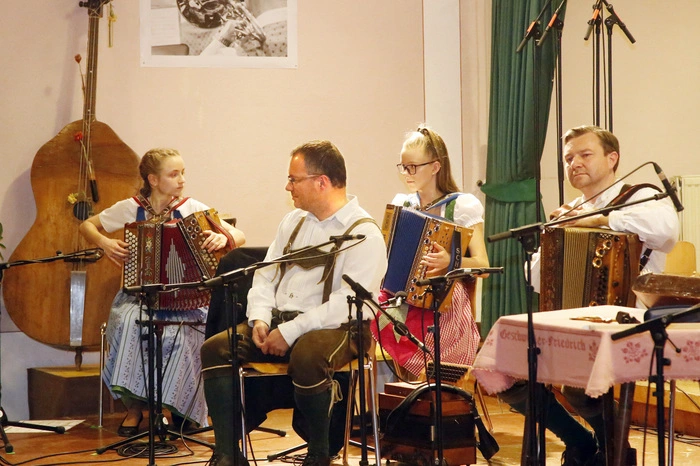 Einen überaus musikalischen wie stimmungsvollen Abend...