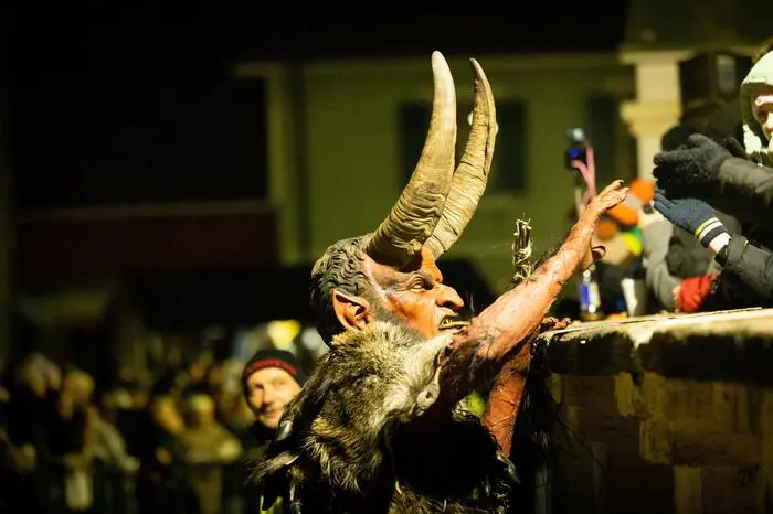 Rund 30 Perchtengruppen aus ganz Österreich waren mit dabei.