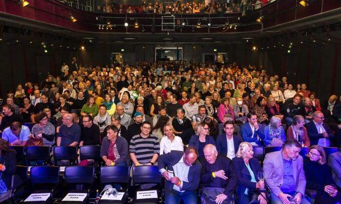 Ein ausverkauftes Orpheum bei der VinziNacht 2021