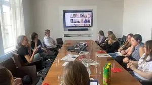 Die Klasse der 2AKMD bei der Recherche