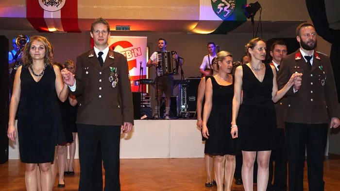 Der Mehrzwecksaal der Volksschule Möderbrugg wurde am 7. Jänner in einen glanzvollen Ballsaal verwandelt.