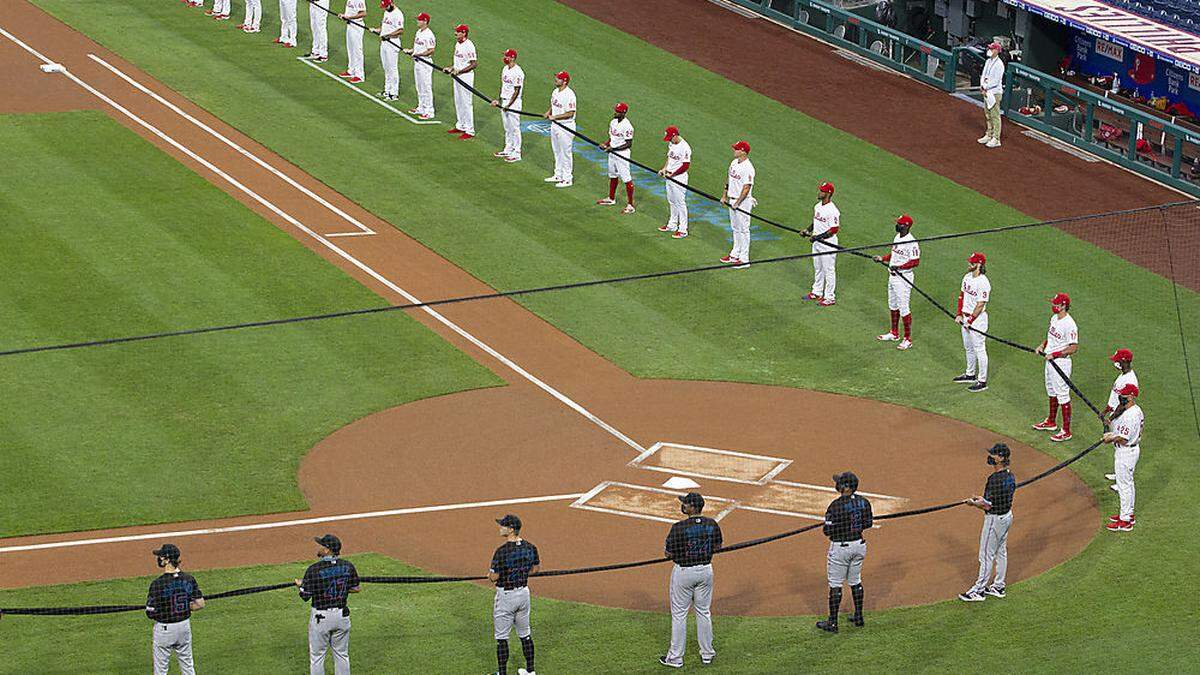 Beim Spiel zwischen den Miami Marlins und den Philadelphia Phillies wurde auch an blacklivesmatter erinnert