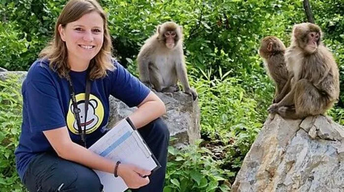 Lena Pflüger leitet das Zentrum für Primatenforschung am Affenberg in Landskron