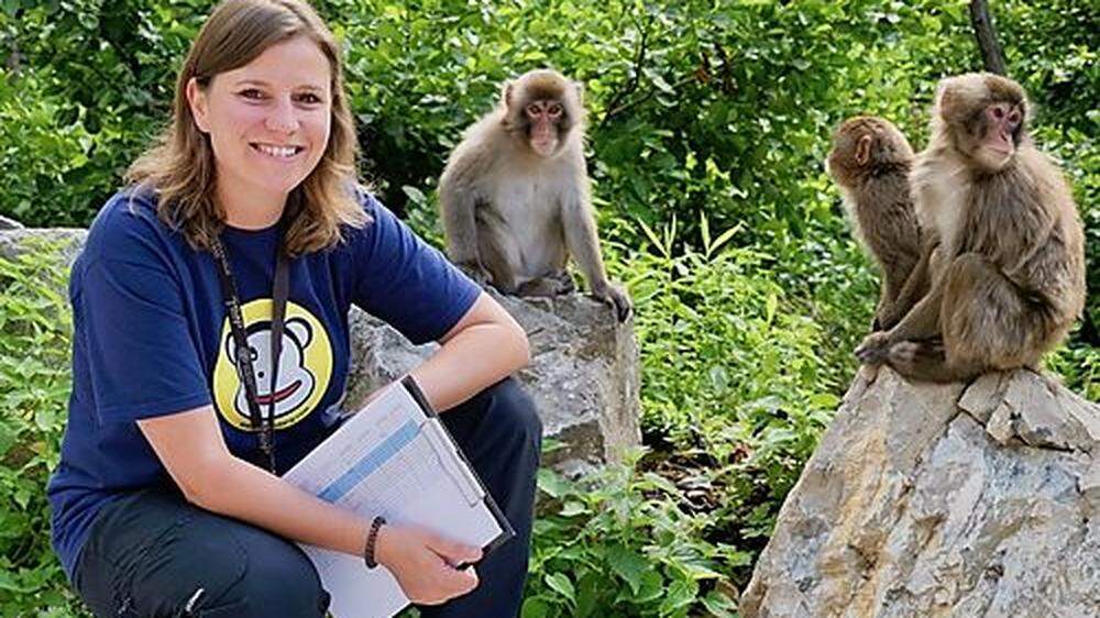 Lena Pflüger leitet das Zentrum für Primatenforschung am Affenberg in Landskron