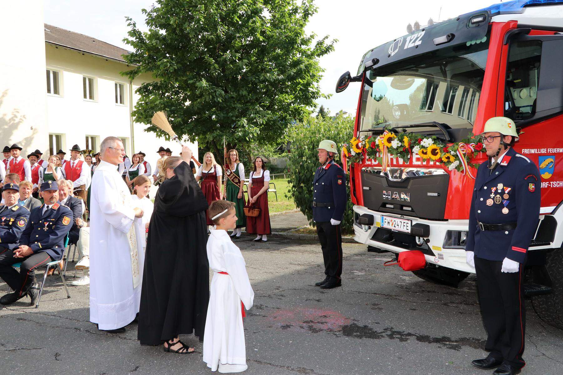 Sommerfest : Fahrzeugweihe der Feuerwehr Bodensdorf-Tschöran