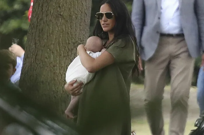 Kuscheln mit Mama Meghan