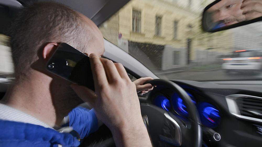 Das Handy ist Ablenker Nummer eins im Straßenverkehr