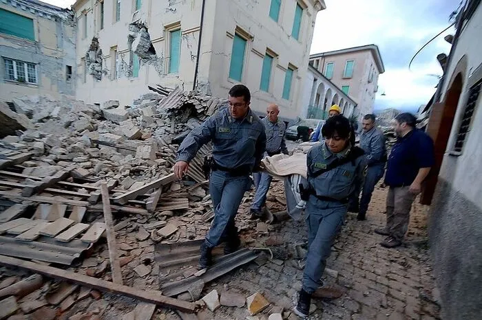 "Amatrice existiert nicht, die Gemeinde ist eine Stadt in Trümmern", sagte der Bürgermeister von Amatrice in der Provinz Rieti, Sergio Pirozzi.