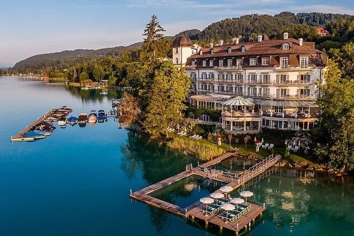 In der Kategorie der Romantikhotels konnte sich das Hotel Schloss Seefels an die Spitze setzen. Das Fünf-Sterne-Haus in Techelsberg bei Pörtschach liegt direkt am Wörthersee.