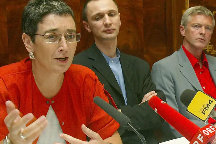 Schon sehr früh tritt Lunacek für die Rechte von Schwulen und Lesben ein