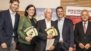 Von links: Raiffeisen-Vorstand Georg Messner, Bundesministerin Elisabeth Köstinger, Alpe-Adria-Sieger Elmar Brunn, Landesrat Daniel Fellner und Bürgermeister Hermann Primus