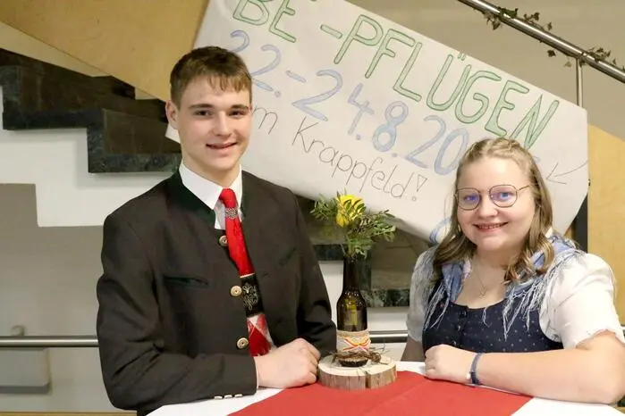 Bestens organisiert wurde die rauschende Ballnacht von der Landjugend (LJ) Krappfeld (Obmann Lukas Moser, Leiterin Larissa Pobaschnig, Foto) in Zusammenarbeit mit der Bauernschaft des Krappfeldes (Bernd Pobaschnig). 