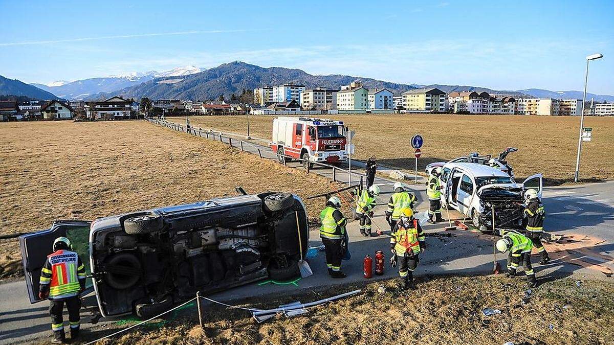 Straße musste beim zweiten Unfall rund eine Stunde gesperrt werden