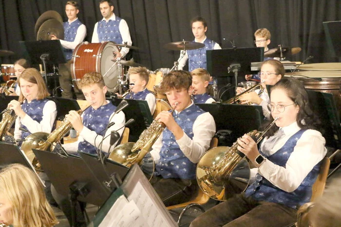 Neben den rund 40 Musikern wirkten weiters die „Die Zomgwürfeltn“, „Die Woutl-Musi“, „Das Glantaler Quartett“ sowie „Die Lehrerkrainer“ mit.
