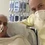 David Bennett mit seinem Sohn fünf Tage nach der Transplantation