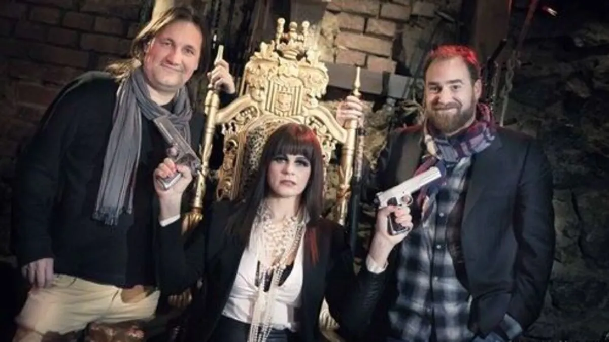 Filmemacher Oliver Haas und Regisseur Stefan Müller mit Schauspielerin Eva Maria Marold bei den Dreharbeiten zu "Marlene"