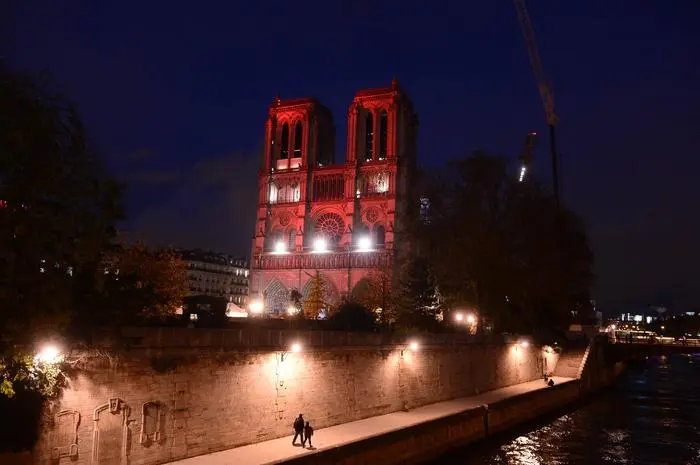 Notre-Dame Illuminated In Red - Paris Notre-Dame cathedral illuminated in red, as part of the Red Week, an event organised by the Aide à l Eglise en Detresse AED association, to raise awareness to the plight of the Christian population persecuted for their faith, in Paris, France on November 20, 2024. Photo by Karim Ait Adjedjou/ABACAPRESS.COM Paris France PUBLICATIONxNOTxINxFRAxUK Copyright: xAitxAdjedjouxKarim/ABACAx