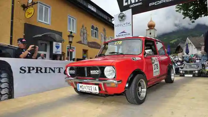 Dach dem ersten Tag in Führung liegen Friedrich Radinger und Navigator Thomas Wagner im Mini 1275 GT.