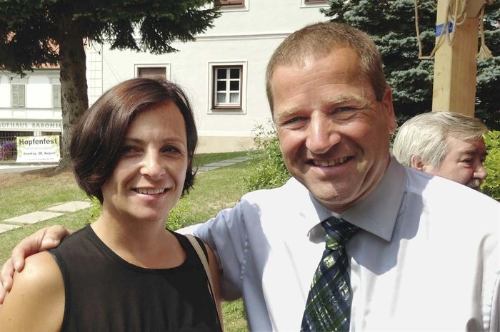 An der Spitze Vizebürgermeister Karl Turza in charmanter Begleitung, 
